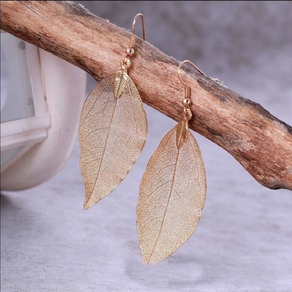 GOLDEN LEAF DROP EARRINGS